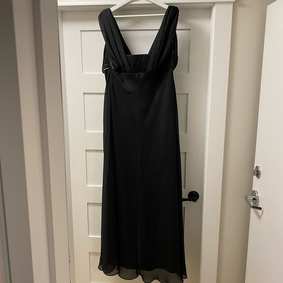 Floor length formal dress, black w/shawl, rhinestones at bustline. Size 14-16 - Picture 2 of 6
